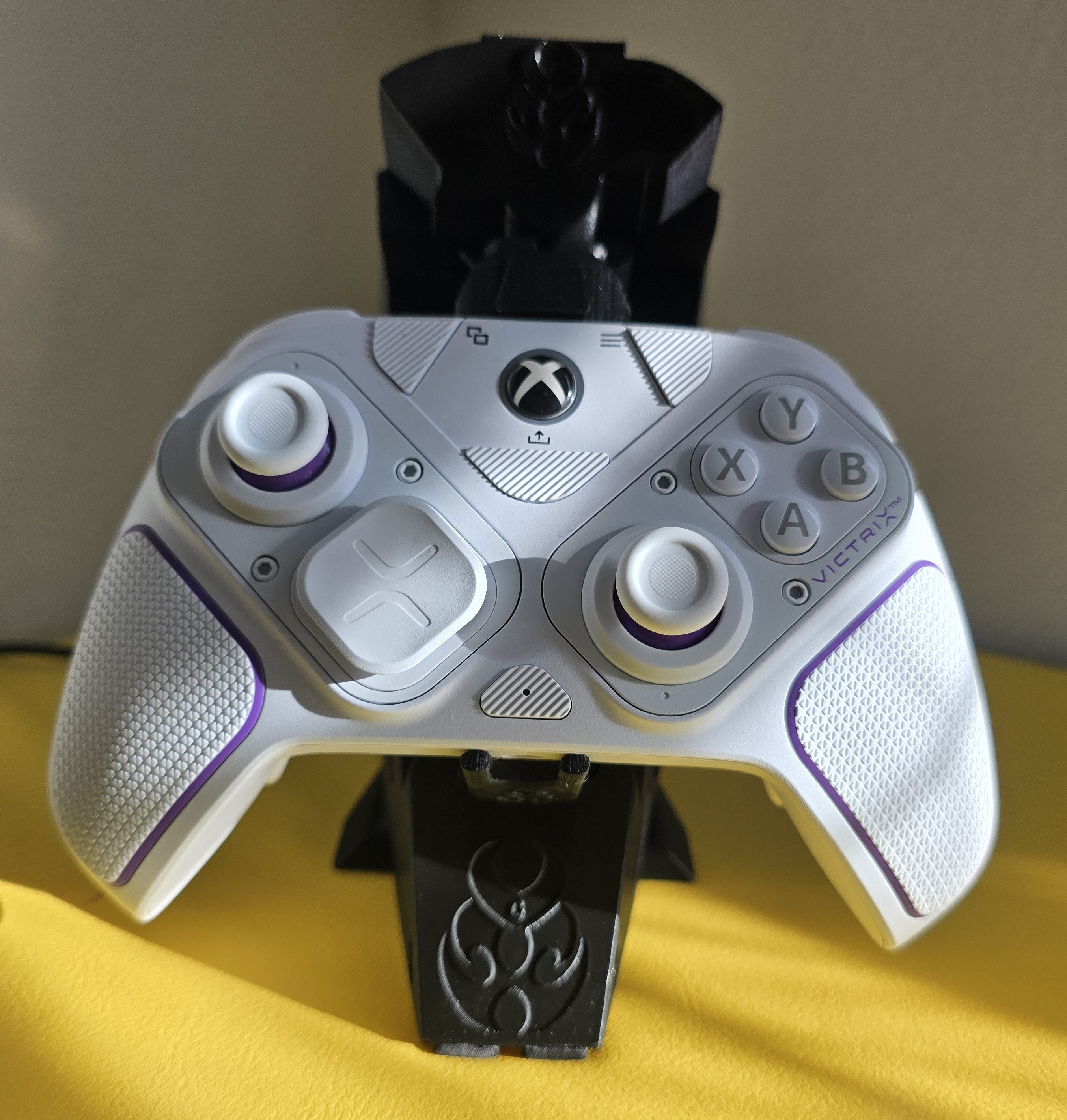 Is there a charging dock that fits the Victrix Pro BFG